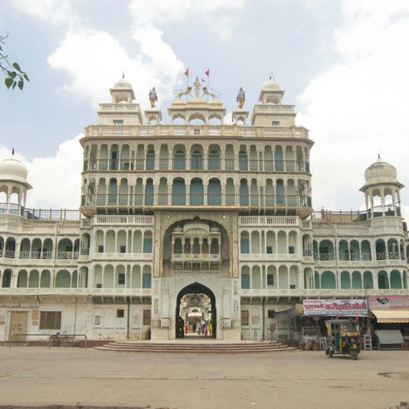 Historic buildings and traditional architecture in Jhunjhunu, the capital of Shekhawati