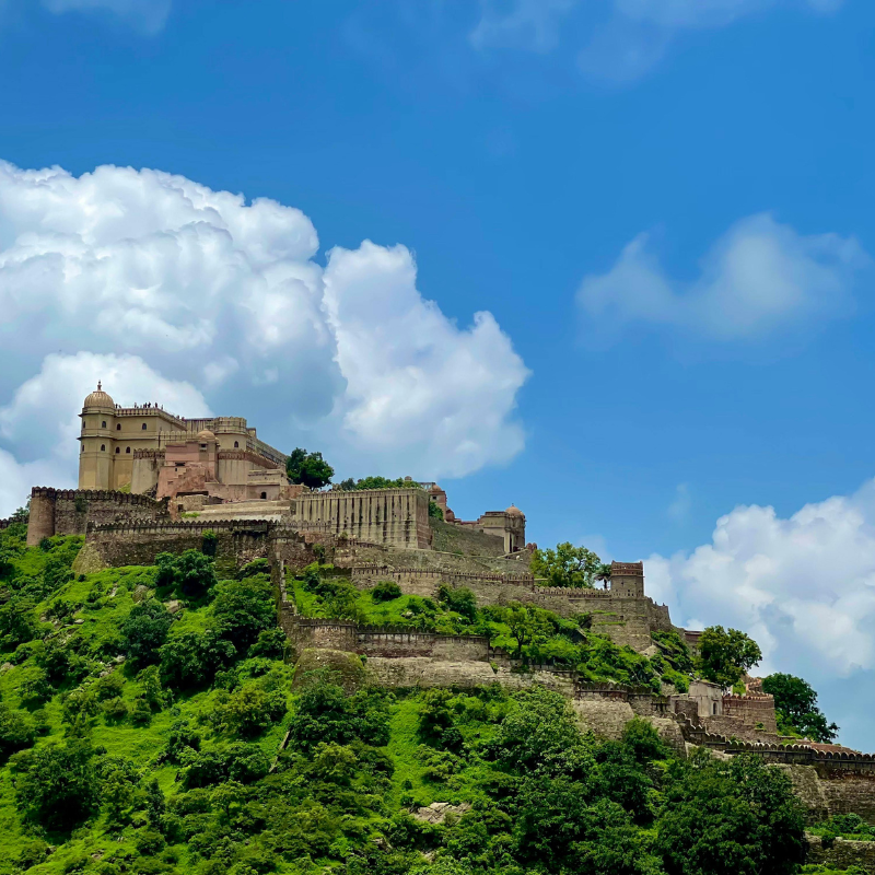 The massive defensive wall of Kumbhalgarh Fort, the world's second-longest