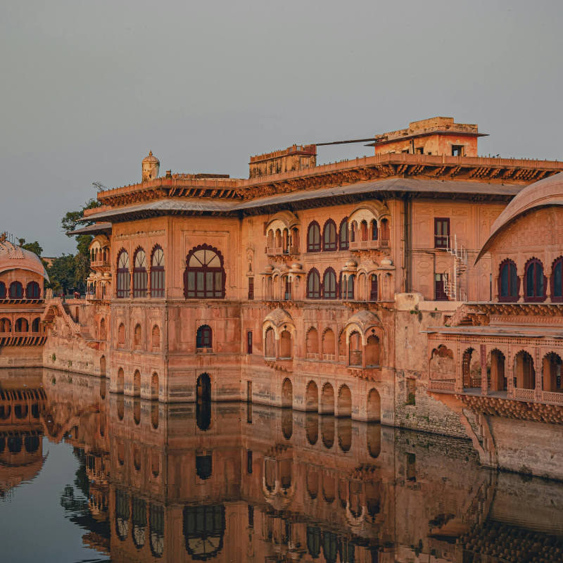 Elaborate fountain systems and the Water Palaces of Deeg