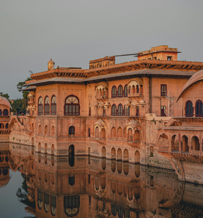 Elaborate fountain systems and the Water Palaces of Deeg